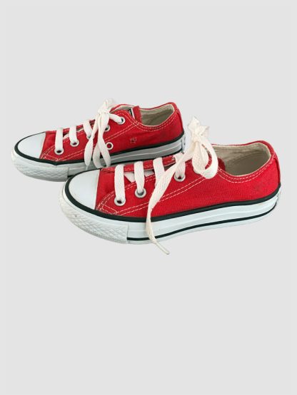 Kids Red converse. Junior size 10 UK preloved Red converse